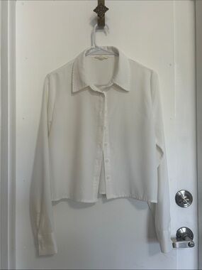 L.A. Hearts Women’s White Button-Front Collared Shirt